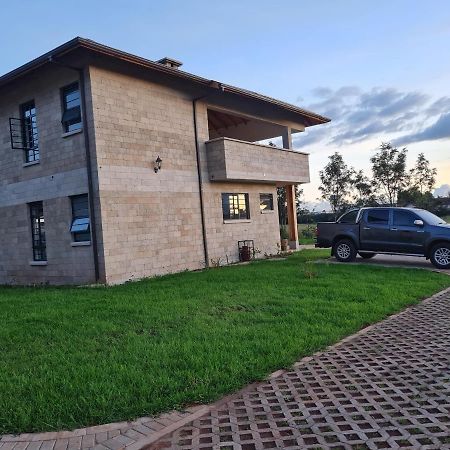 The Landing Nanyuki Cottages Exteriör bild