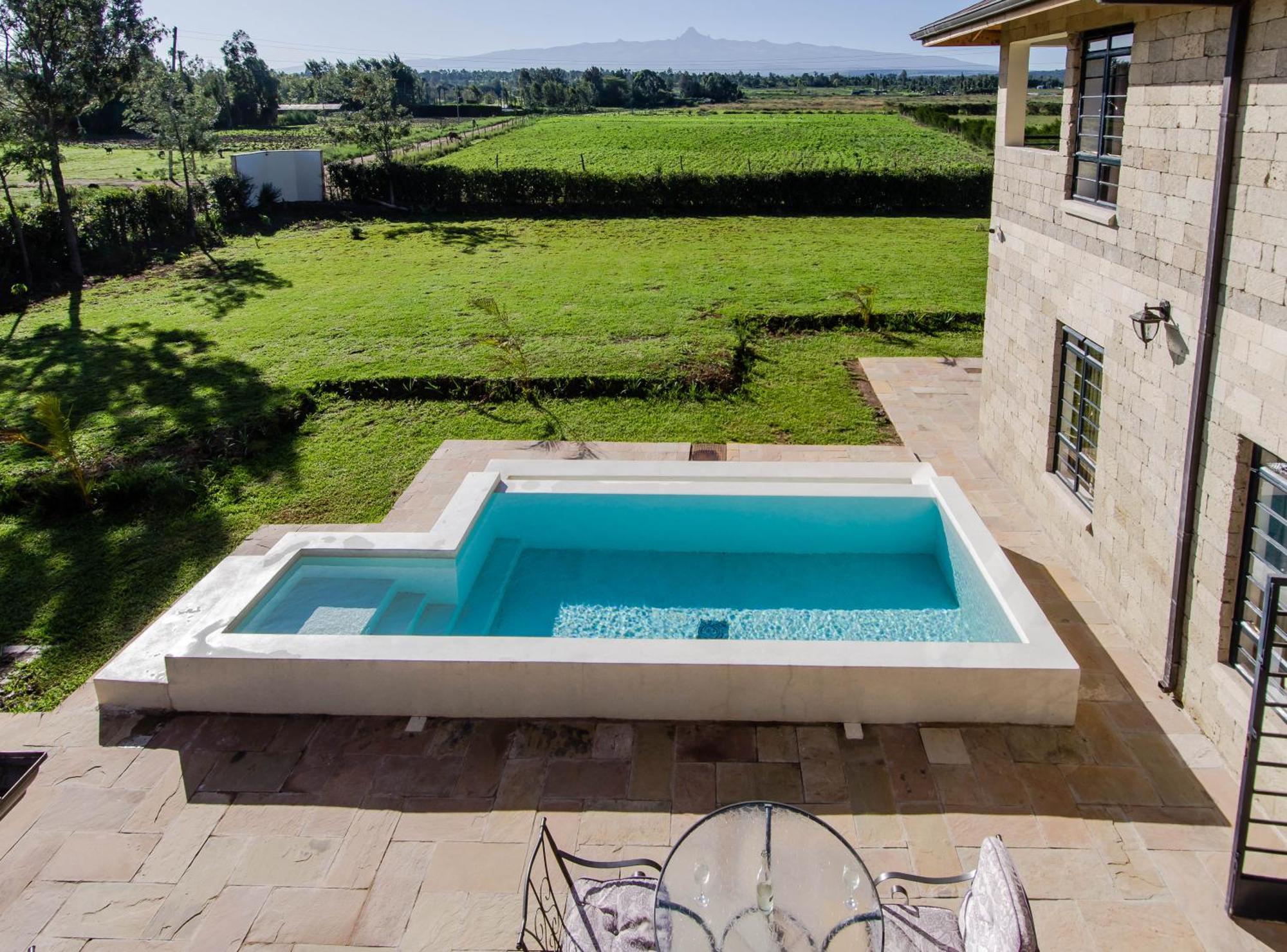 The Landing Nanyuki Cottages Exteriör bild